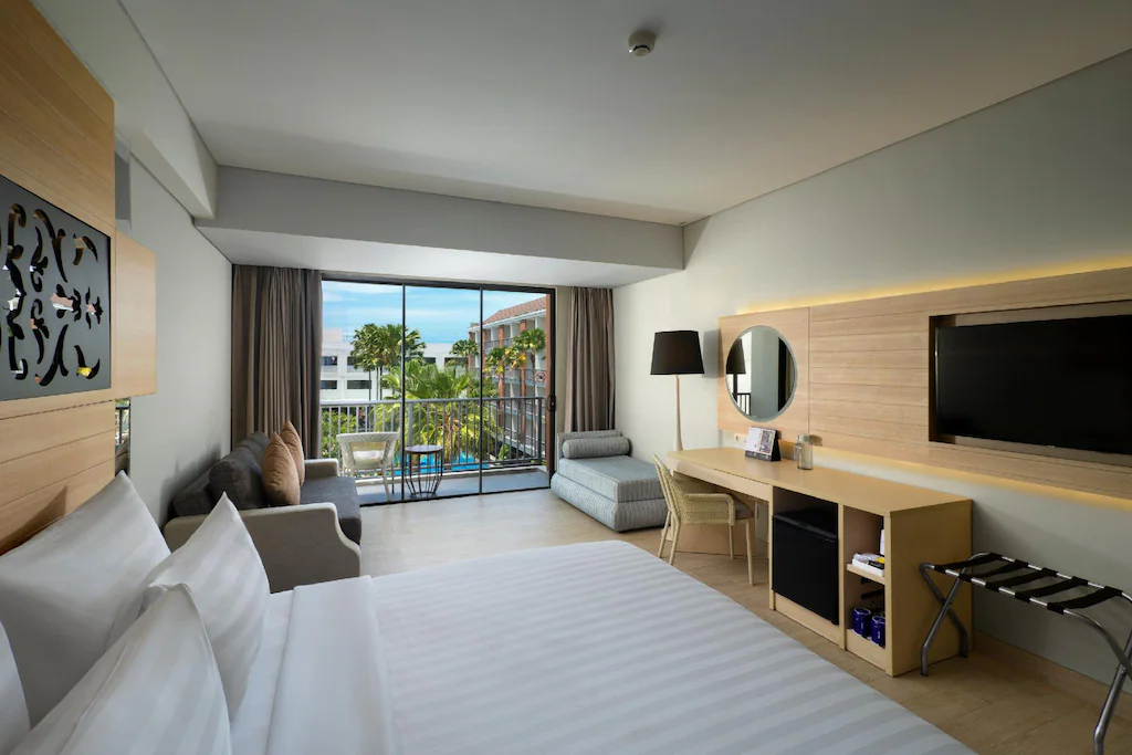 A comfortable 4-star room near the airport