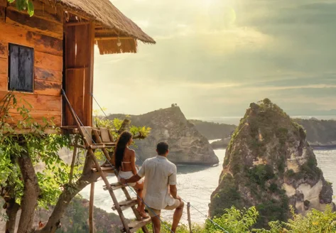 Treehouse lookout over Diamond Beach, Nusa Penida